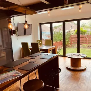  Holiday home Lovely Semi-beach 2x Pubs -5 Min Walk-pets Welcome-parking-garden United Kingdom